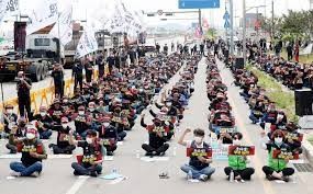 दक्षिण कोरिया में ट्रक ड्राइभर की हडताल